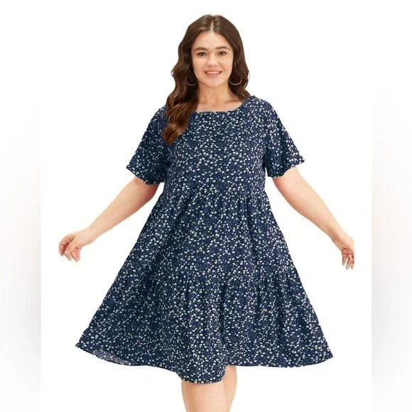 Ditsy Floral Pocket Layered Patchwork Crew Neck Dress - Picture 2 of 4